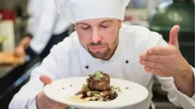 COCINERO/A CLUB DE GOLF - TURNO SEGUIDO DE 11:00 A 19:00 CON VEHICULO