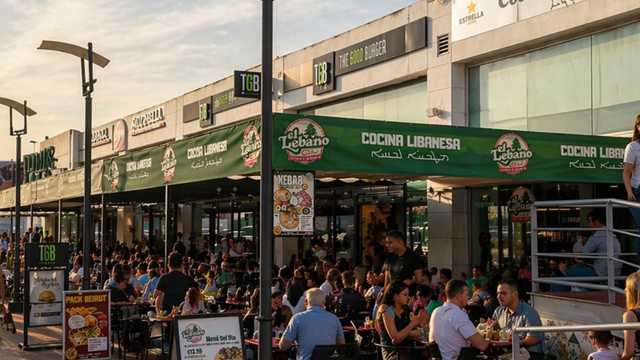 Camarero/a y Ayudante/a de Cocina