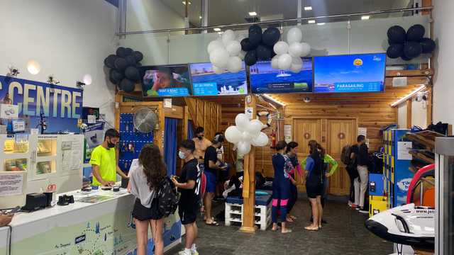 Comercial con idiomas