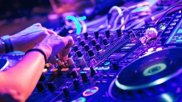 DJ