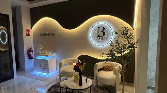 Se alquila puesto en salón de belleza