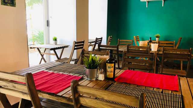 Cocinero/a y Ayudante/a de Cocina