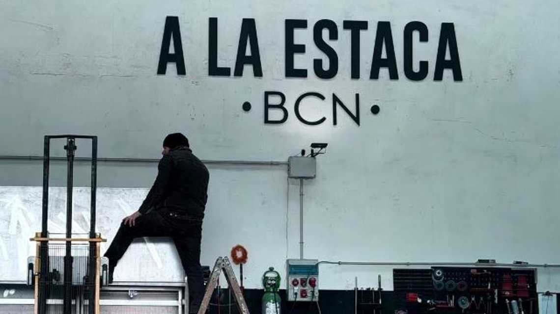 - A La Estaca Barcelona - cover image