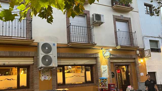 Cocinero/a y Ayudante/a de Cocina