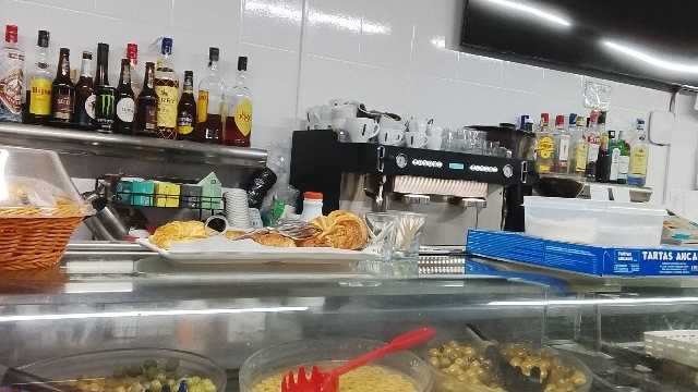 SE BUSCA AYUDANTE DE COCINA / FREGAPLATOS