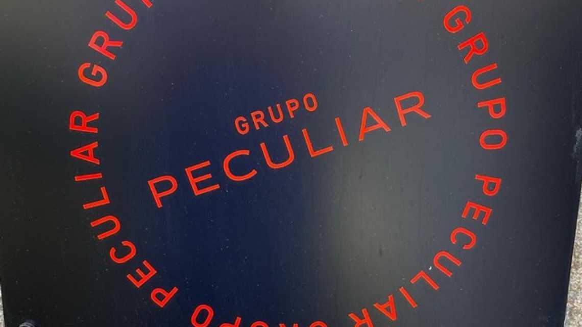 Grupo peculiar  cover image