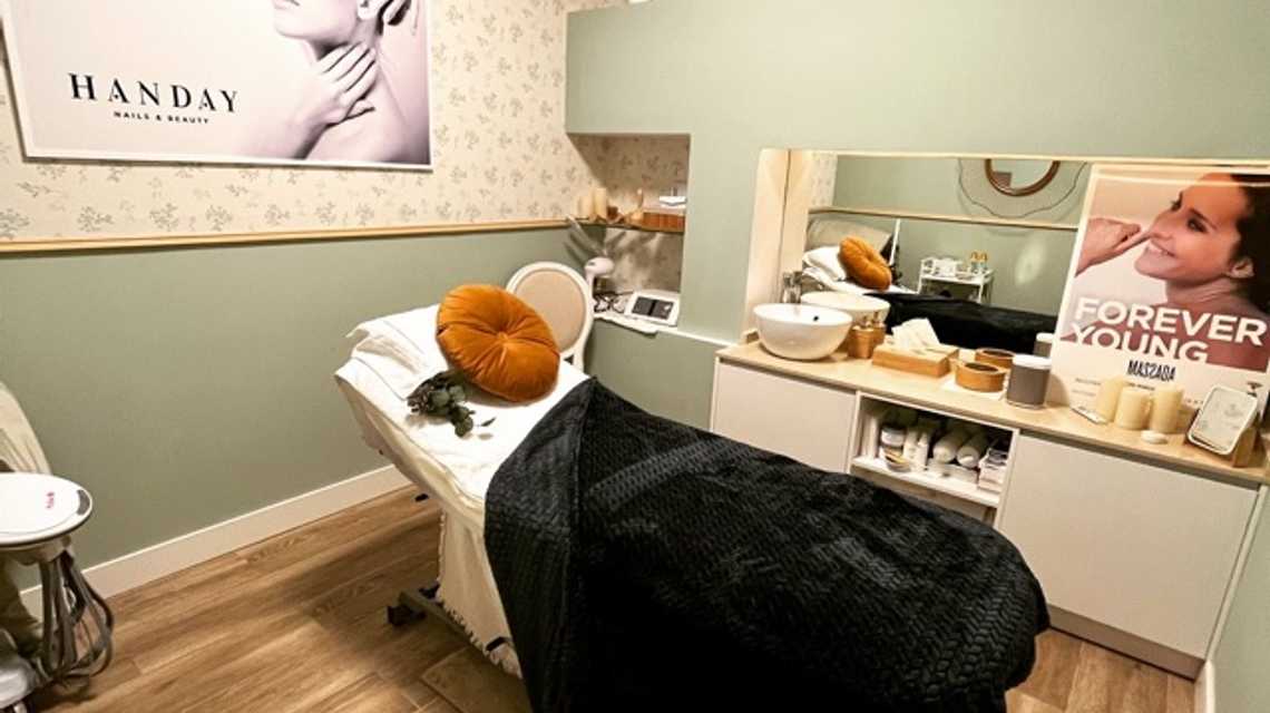 HANDAY NAILS & BEAUTY cover image