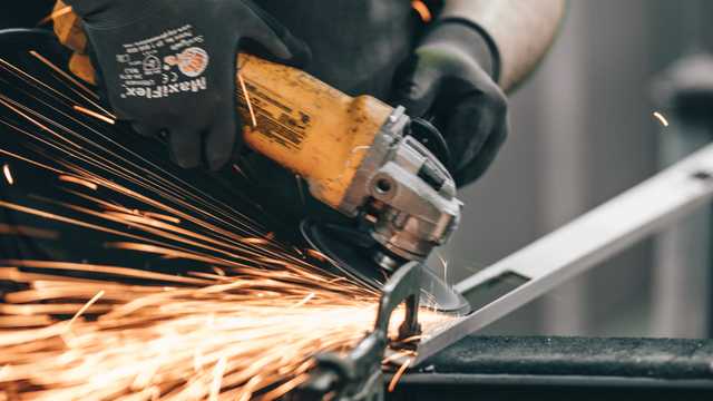 Técnico en reparación de ascensores