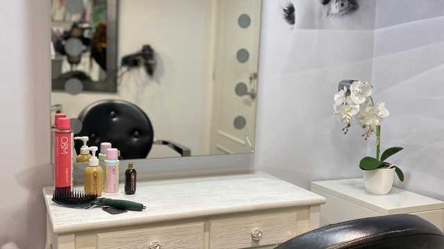 Oficial de Peluquería