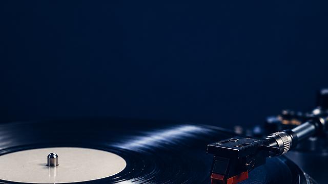 DJ