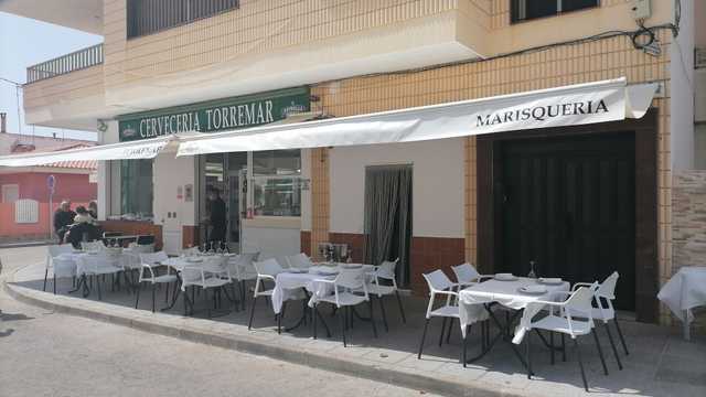 CAJERA y llevar clientes a sus mesas