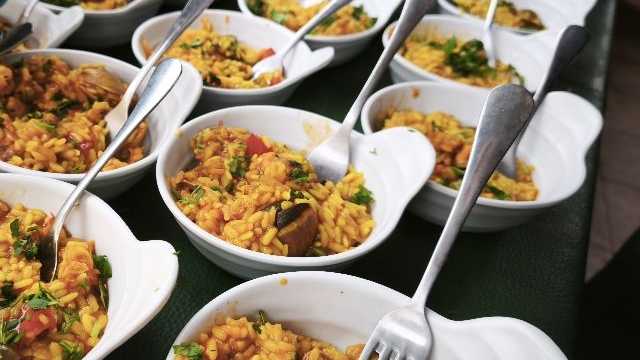 Ayudante de catering y cocina