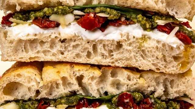 Front of House Sandwich Maker & Deli Specialist