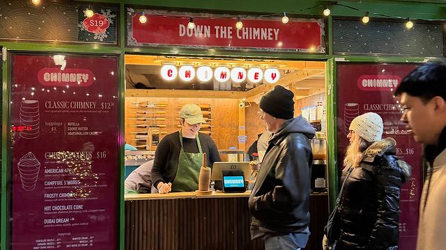 Seasonal Holiday Counter Server / Baker