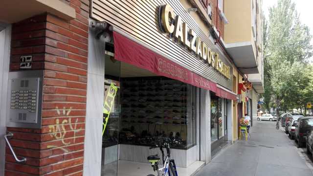 DEPENDIENTA DE TIENDA