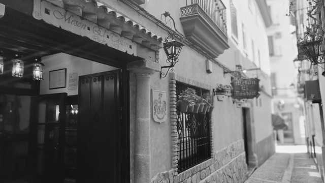 Camarero/a y Ayudante/a de Cocina