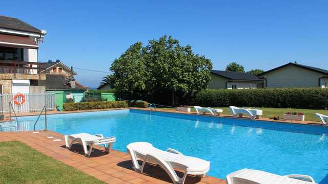 Camarero/a de Barra y Ayudante de Cocina