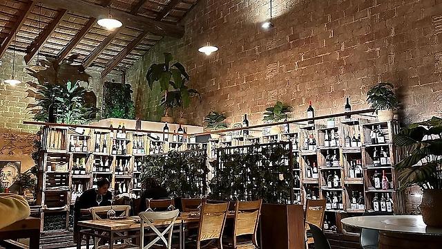 JEFE SALA. RESTAURANTE EN  LLAGOSTERA