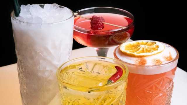 Camarero/a y Coctelero/a