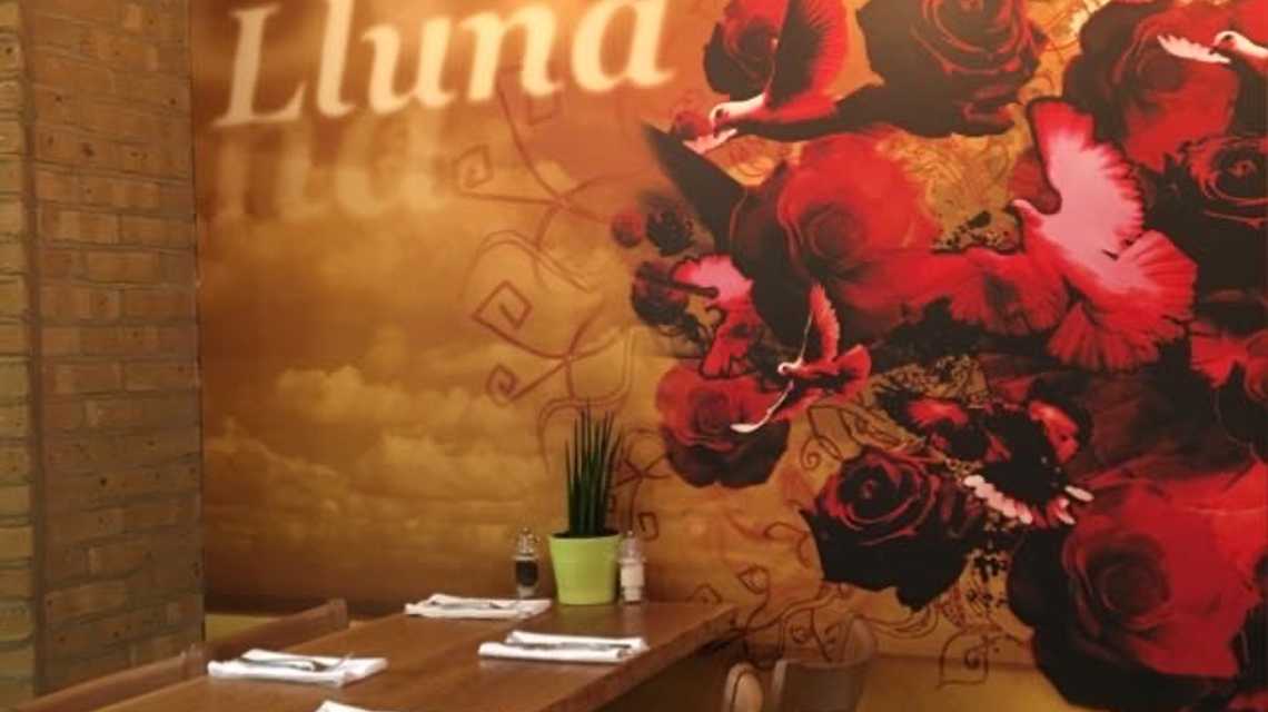 La lluna cover image