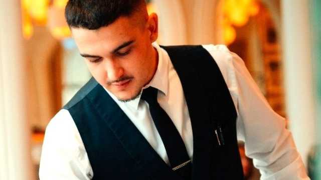 Head Waiter / Waitress