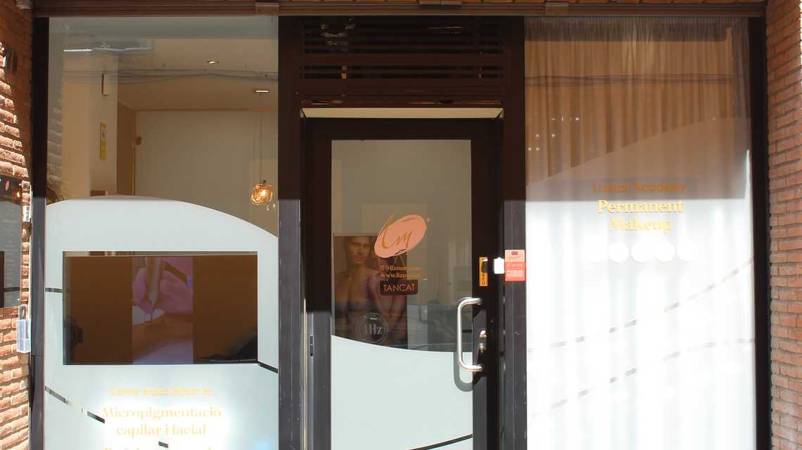 Lizmar permanent Makeup cover image