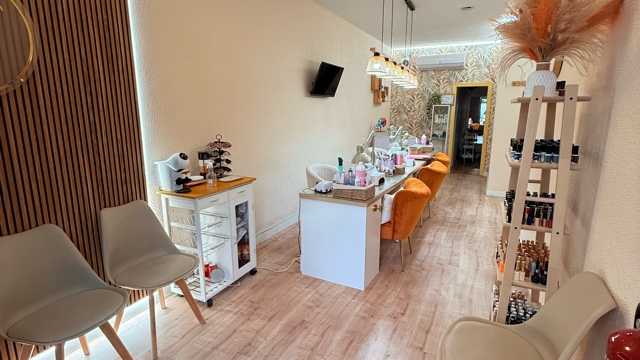 Manicurista y lashista