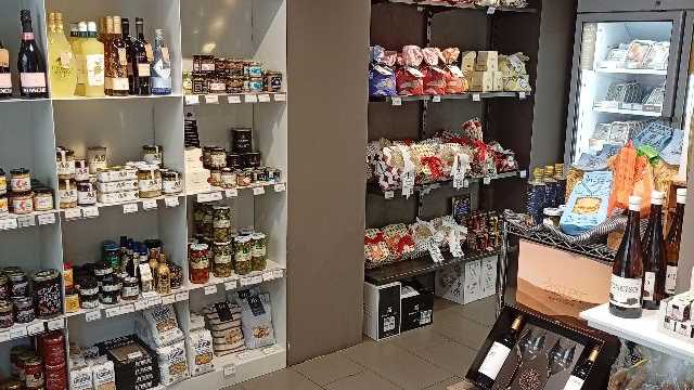 Dependiente/a y Ayudante de Cocina