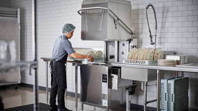 Friegaplatos / Personal de pica