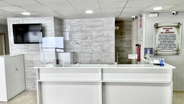 SE REQUIERE AUXILIAR DE CLINICA DENTAL O HIGIENISTA DENTAL