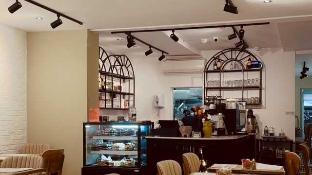 Barista and Waiter / Waitress