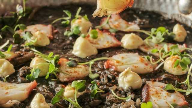 Cocinero/a y Ayudante/a de Cocina