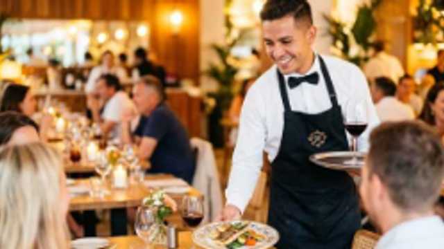 CAMARERO/AS DE SALA 20H PARA RECONOCIDO RESTAURANTE EN BARCELONA