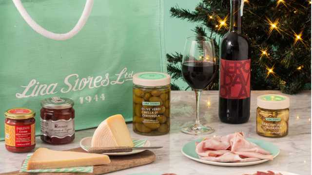 Food packer - Christmas season