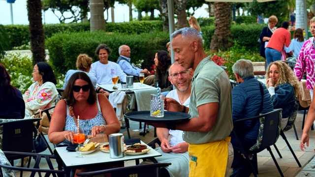 Barman / Barmaid
