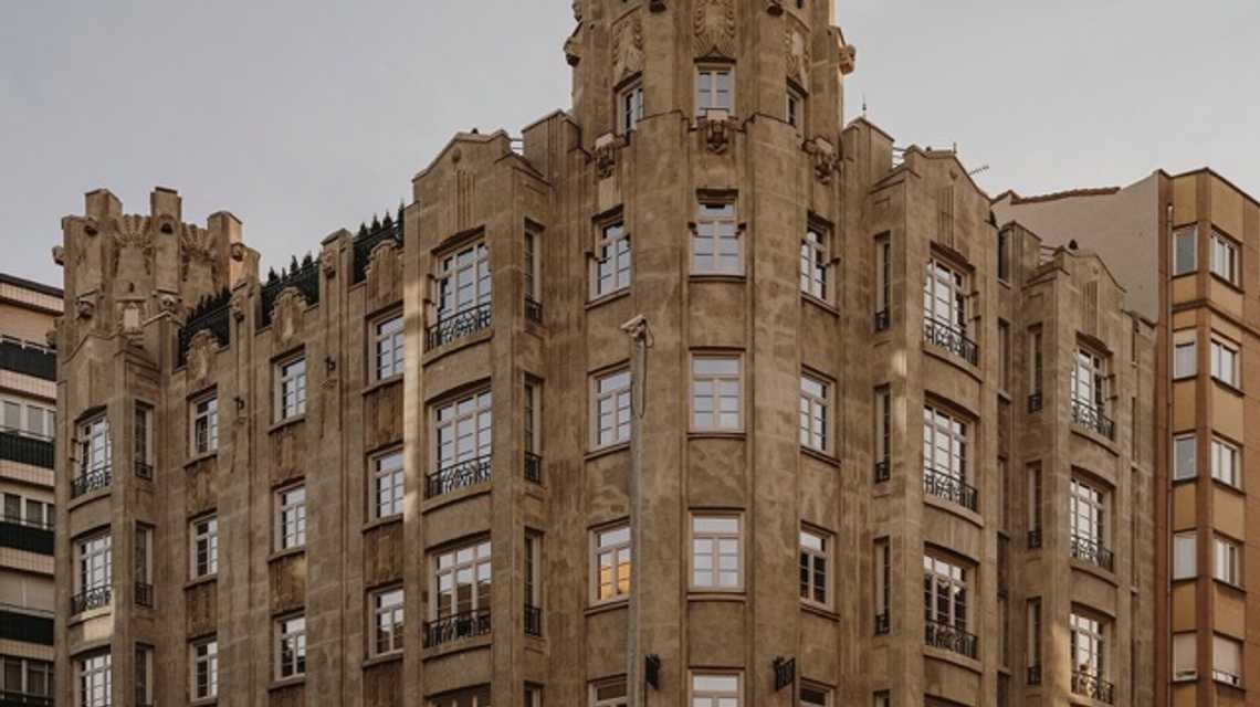 EL MODERNE HOTEL cover image