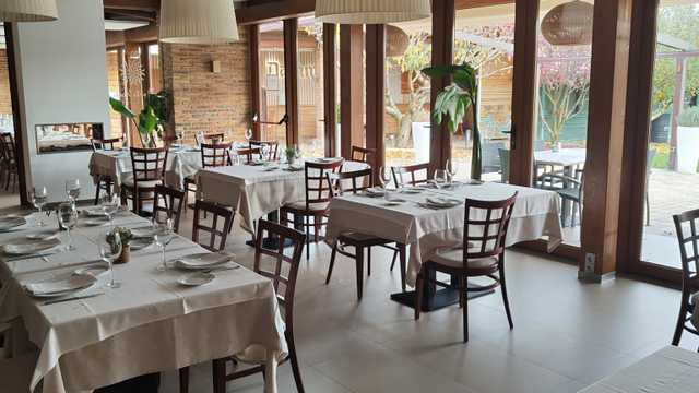 Ayudante/a de Cocina y Limpiador/a