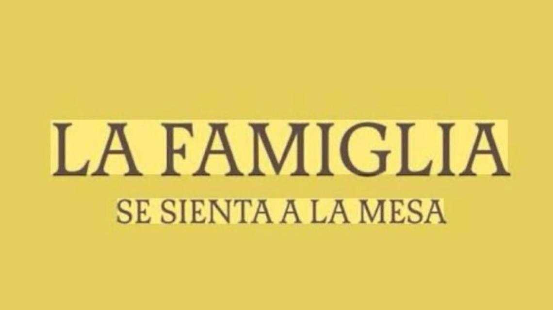 La Famiglia se sienta a la Mesa Benalmadena cover image