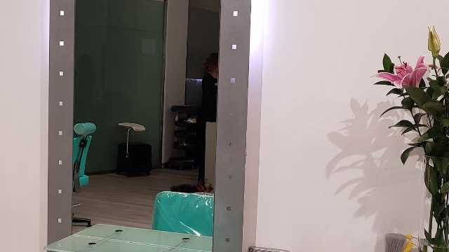 Oficial de corte y técnico en color