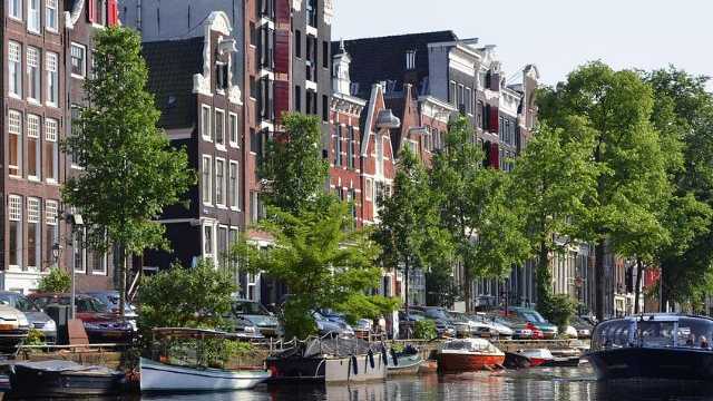 Cocineros/as y camareros/as para Holanda