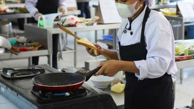 Ayudante/a de cocina de colectividades