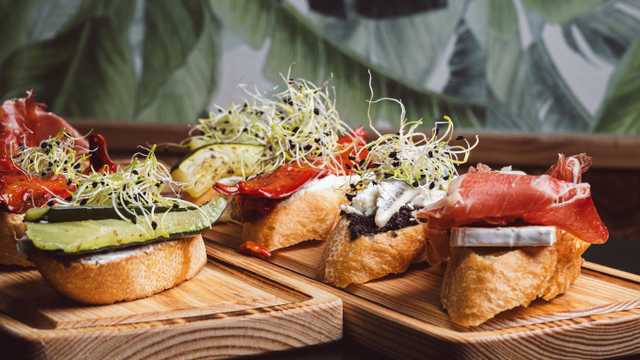 Ayudante/a de Cocina y Friegaplatos