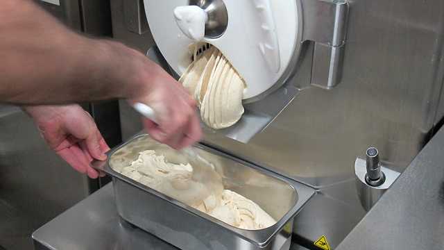 AYUDANTE DE HELADERO