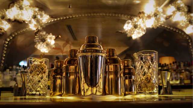 Cocktail Waiter / Waitress