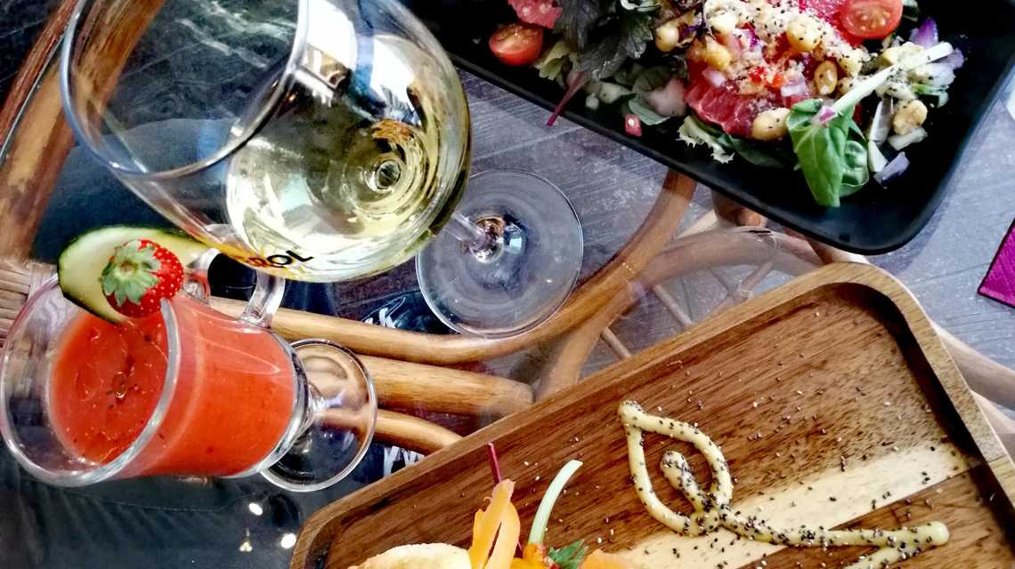 cocina y tienda 100% plant based cover image