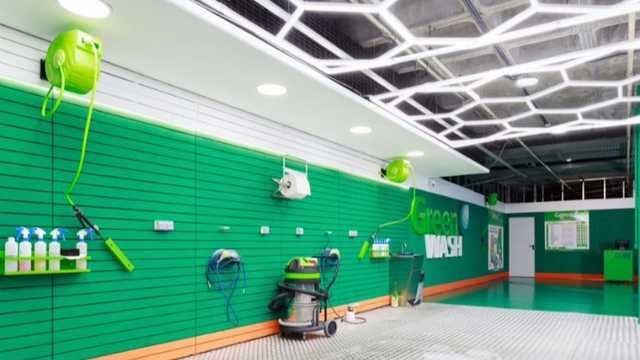 Operario de lavadero de coches