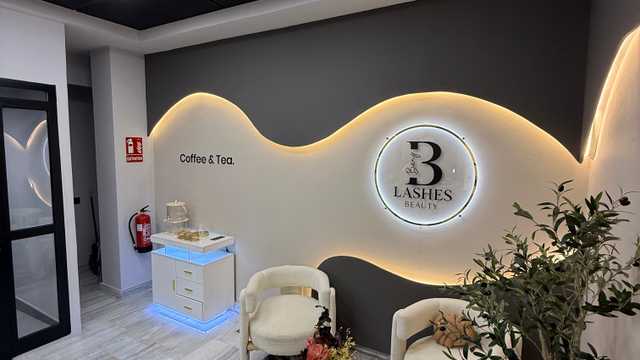 Se alquila puesto en salón de belleza