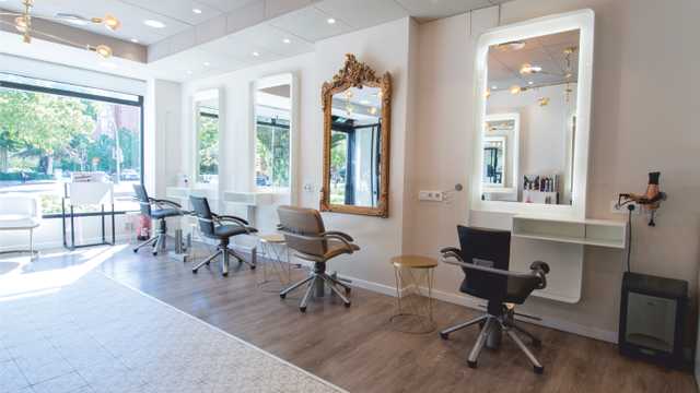 Oficial de Peluquería