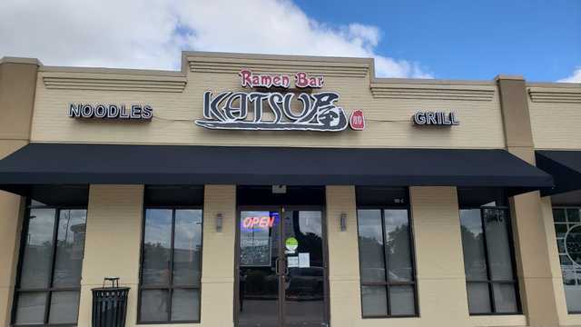 Now Hiring Server and  Kitchen helper,hosting
