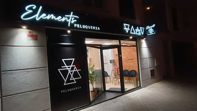 Oficial de Peluquería, dominando color y corte femenino